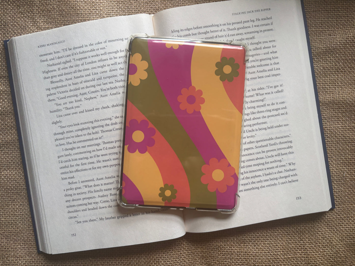 Retro Kindle Insert Set - 8 Groovy Aesthetic E-Reader Designs