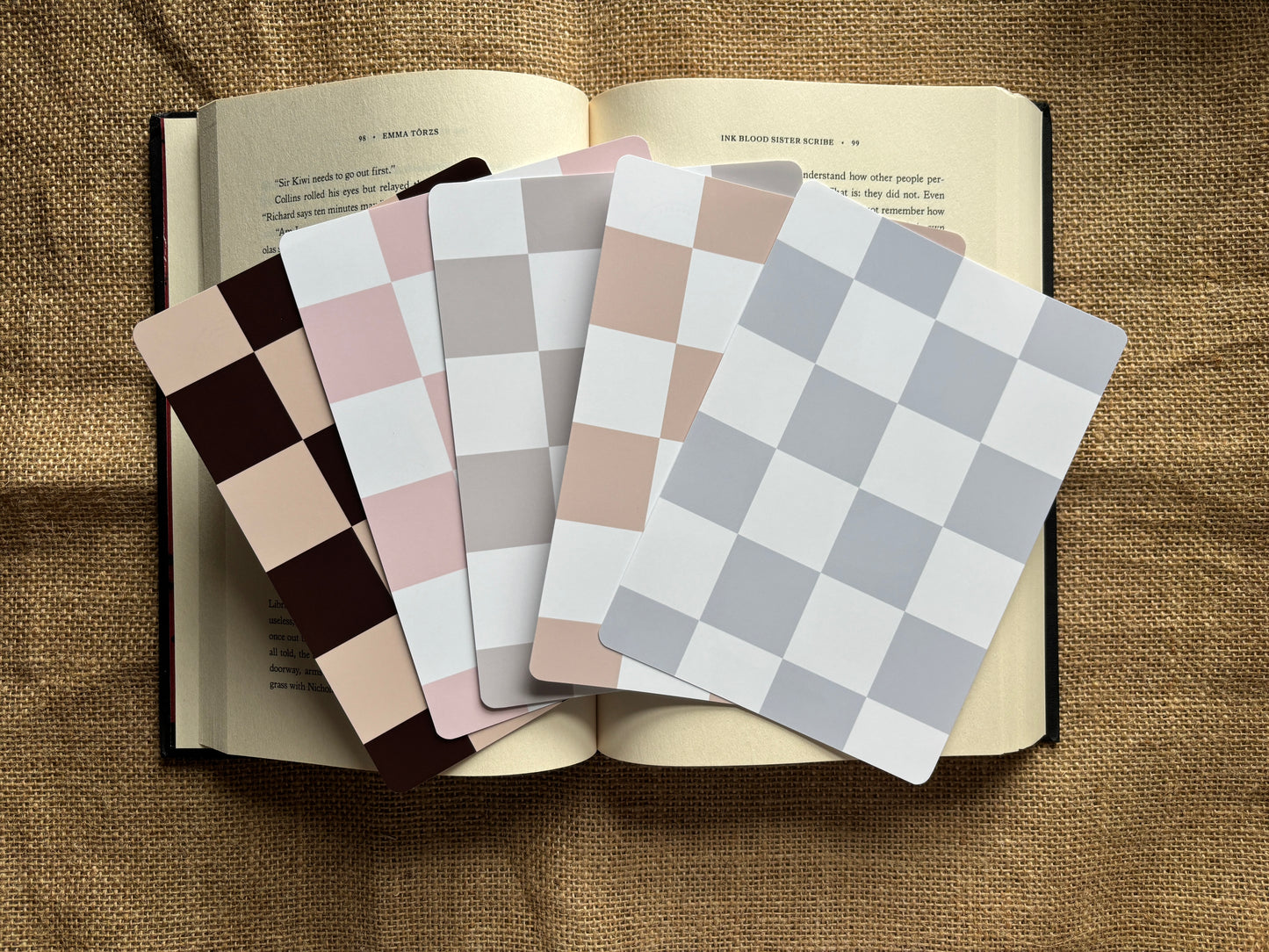 Neutral Checkerboard Kindle Insert Set