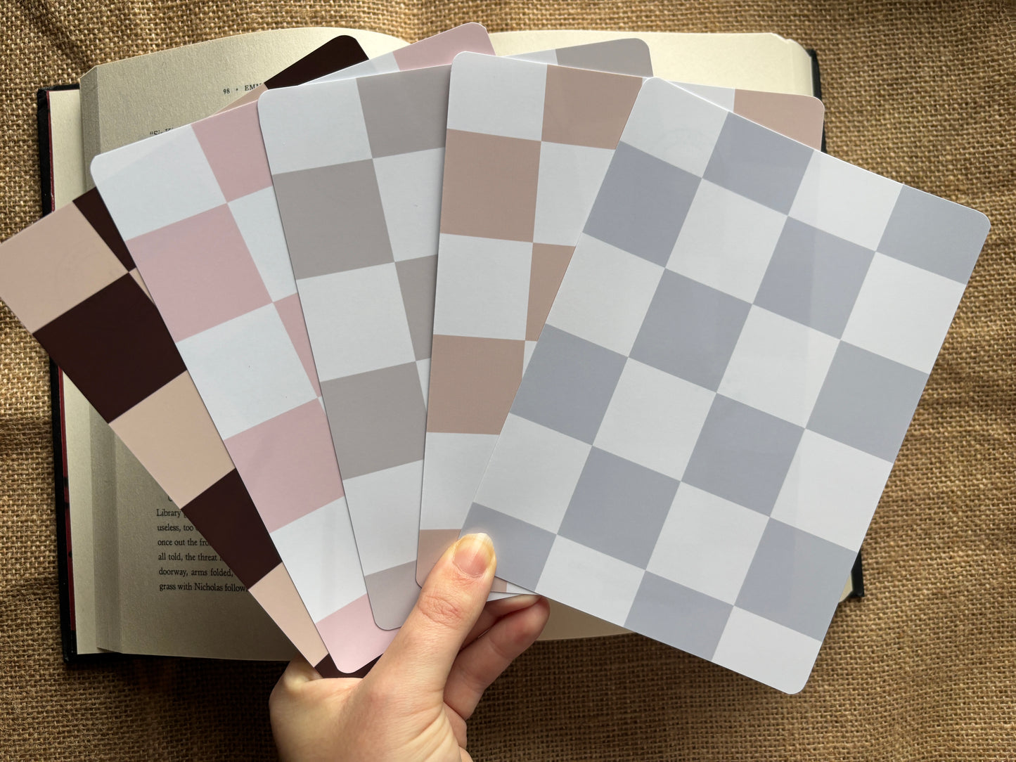 Neutral Checkerboard Kindle Insert Set