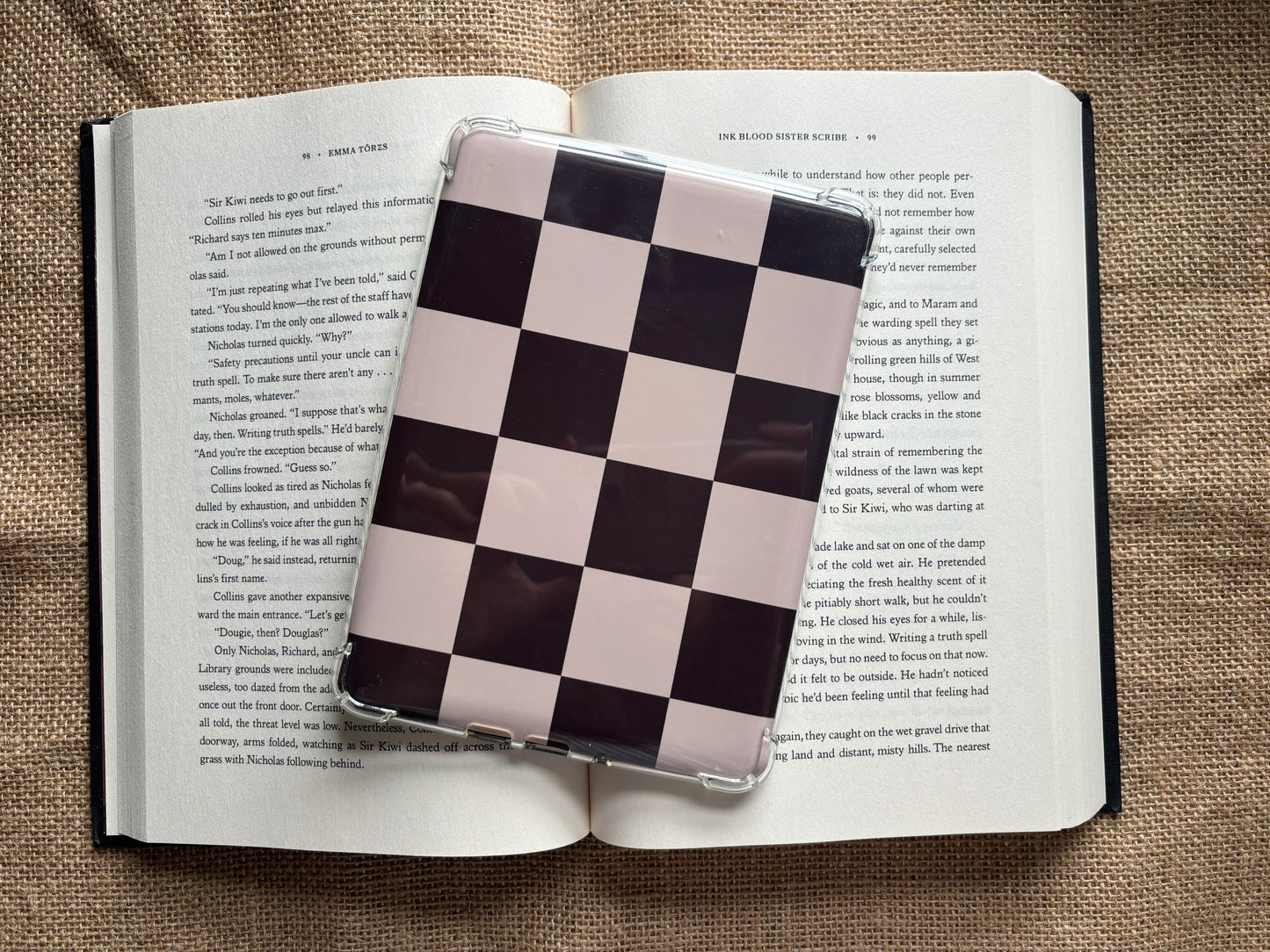 Neutral Checkerboard Kindle Insert Set