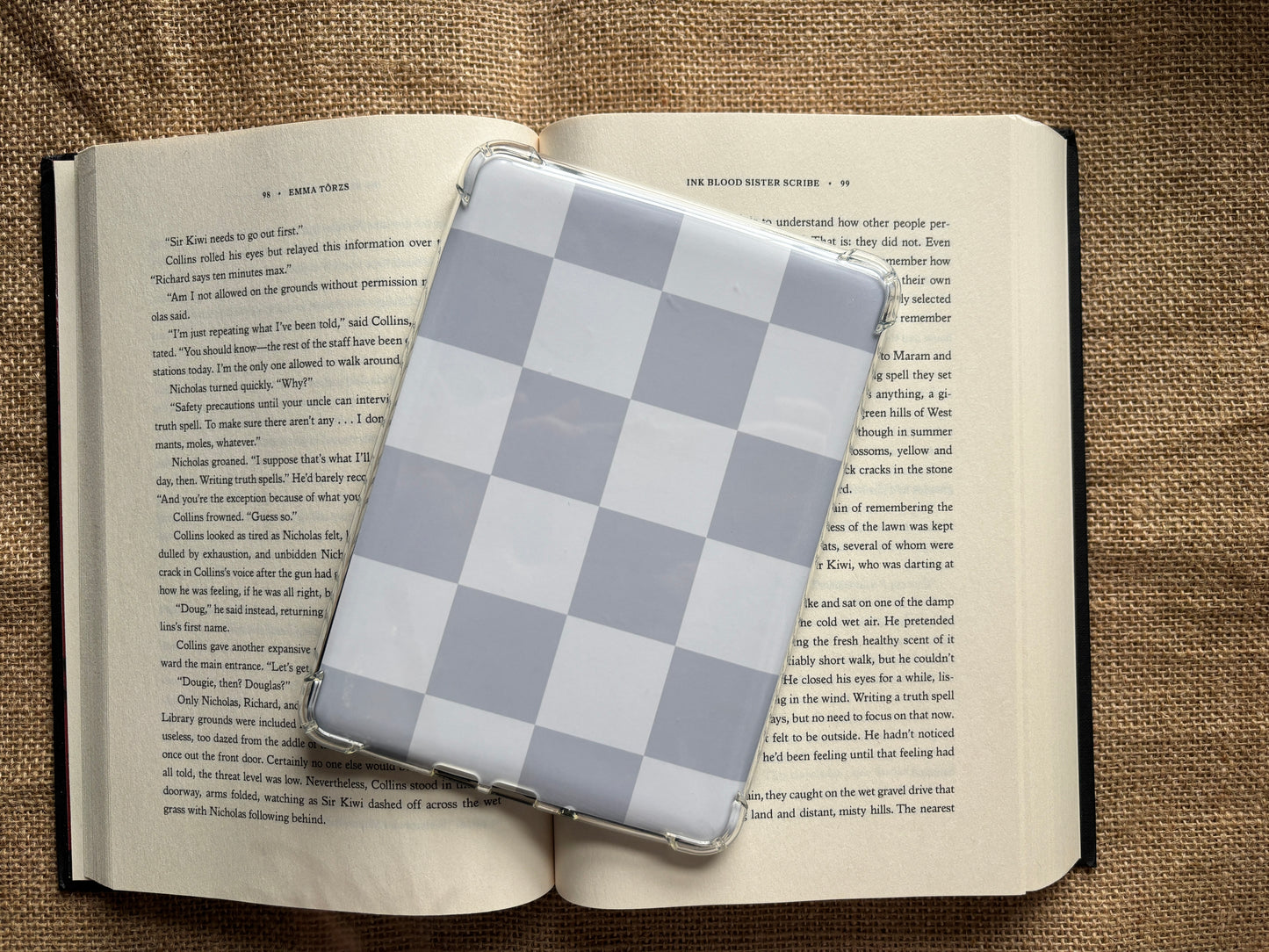 Neutral Checkerboard Kindle Insert Set