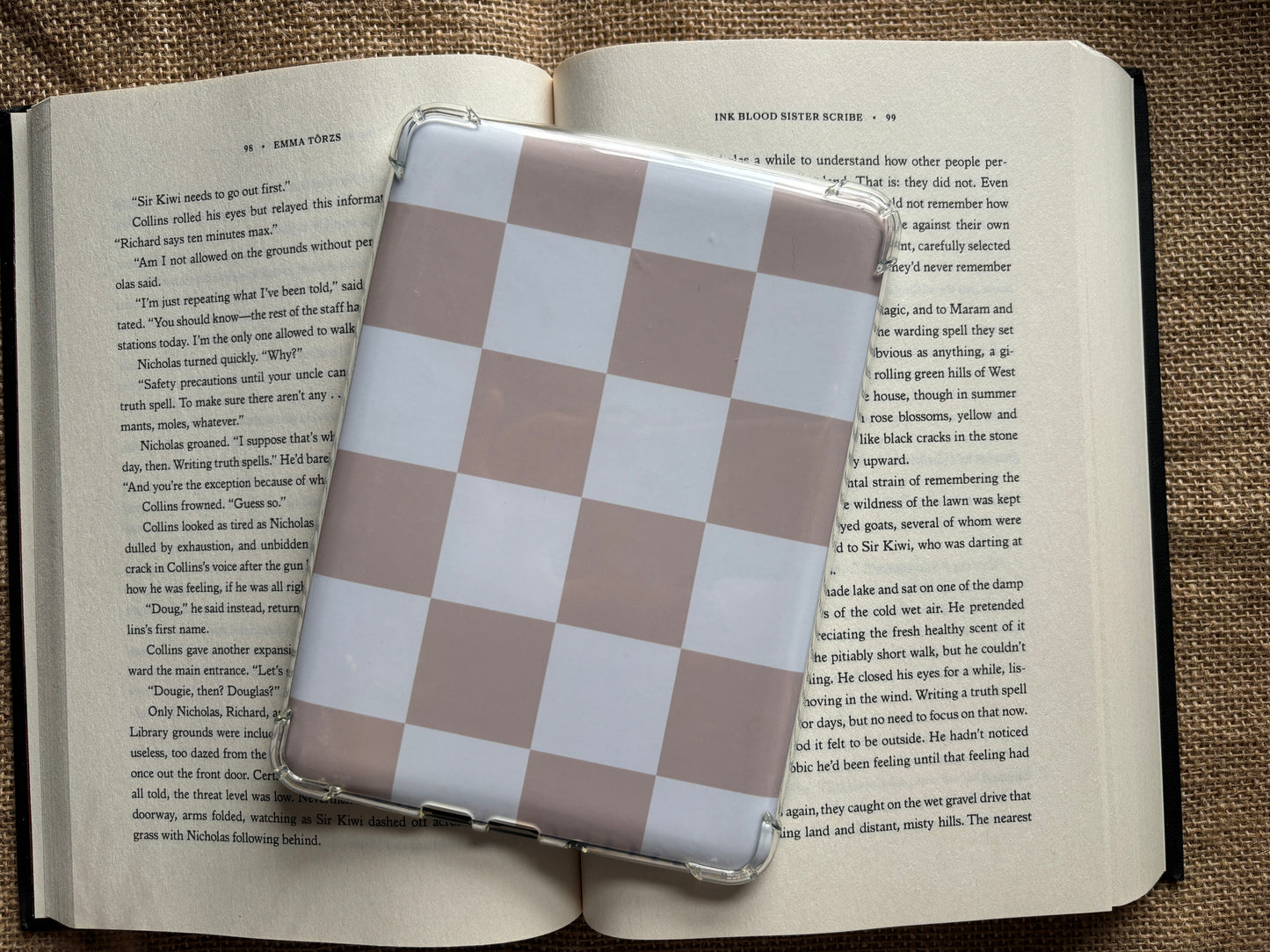 Neutral Checkerboard Kindle Insert Set