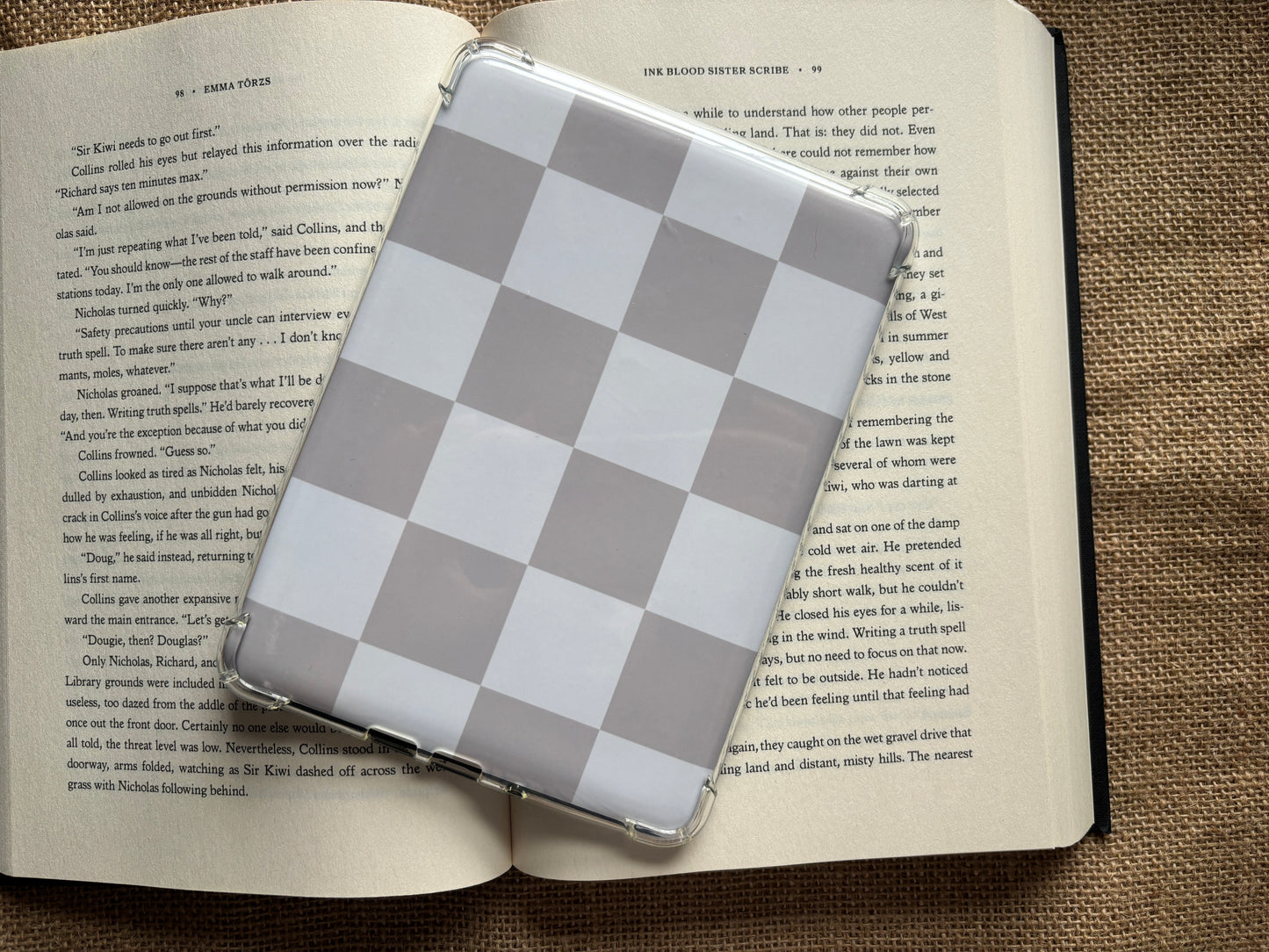 Neutral Checkerboard Kindle Insert Set