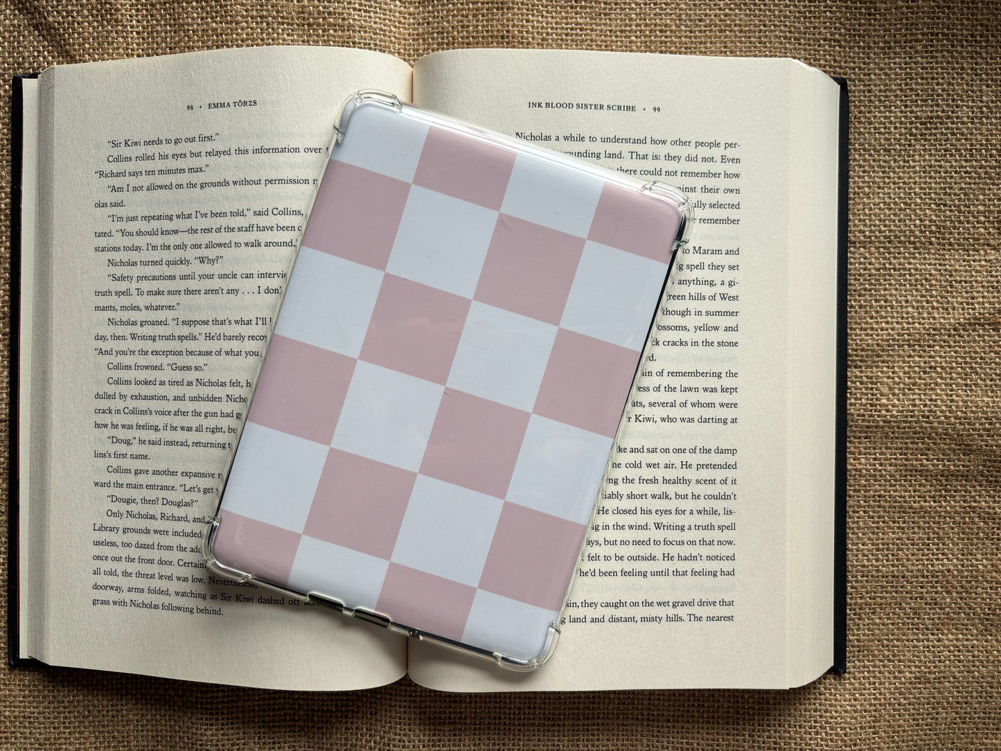 Neutral Checkerboard Kindle Insert Set